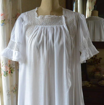 G-052　フランスアンティークリネンワンピース/ナイトドレス　カットワーク手刺繍リネン 144cm
