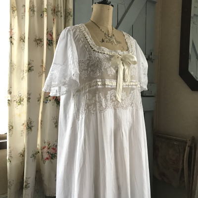 G-225　フランスアンティークコットンワンピース　ハンドワークレース＆シルクリボン＆コットン 131cm