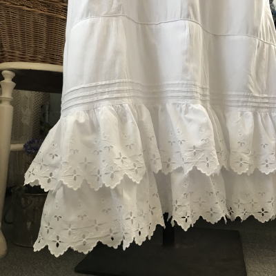 G-272　フランスアンティークスカート/ペチコート　カットワーク手刺繍コットンペチスカート 90-101cm