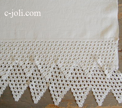 【日本発送】K-246　イギリスアンティークリネンクロス/ゲストタオル　ダマスク織リネン＆クロシェレース　106cm