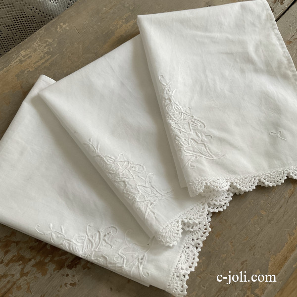 【日本発送】K-827 英国アンティークコットンゲストタオル/ハンドタオル　手刺繍コットン＆クロシェレース 3枚セット