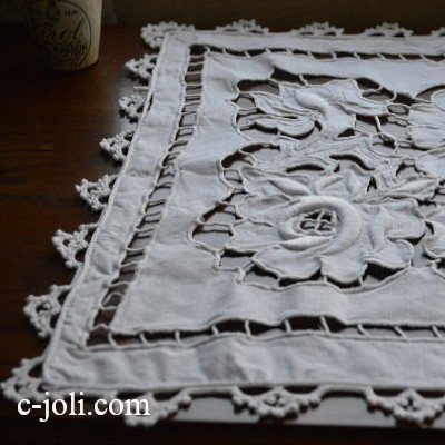 【日本発送】L1296　フランスアンティークリネンクロス　ローズ柄手刺繍リネン
