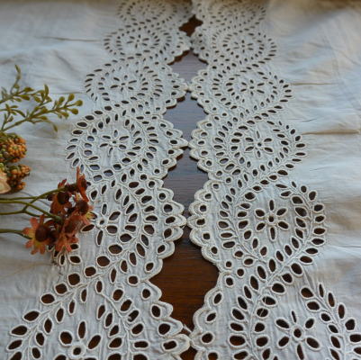 【日本発送】L1774　フランスアンティークレース/ボーダー　ホワイトワークカットワーク手刺繍リネンクロス 53x48cm