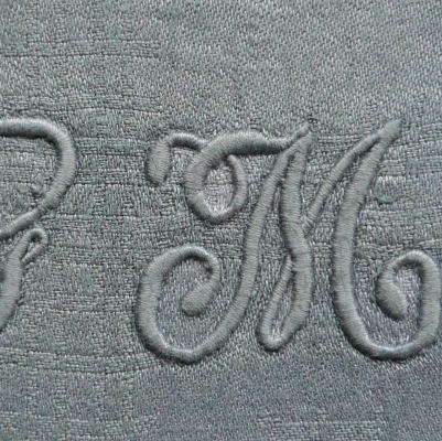 【日本発送】L1812　フランスアンティークリネン手刺繍クロス　手刺繍モノグラムダマスク織リネンクロス 23x24cm