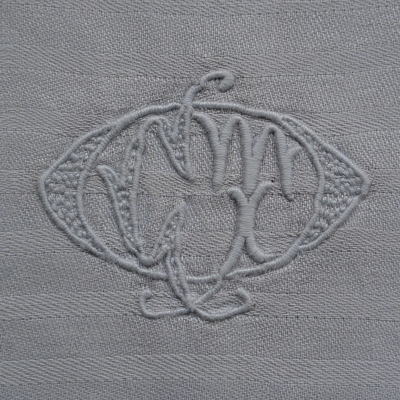 【日本発送】L1813　フランスアンティークリネン手刺繍クロス　手刺繍モノグラムダマスク織リネンクロス 33x36.5cm