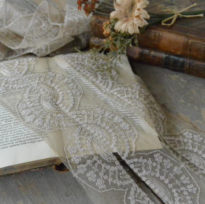 【日本発送】L1970　フランスアンティークレース/テープレース/ボーダーレース　Calaisチュールレース 3m25