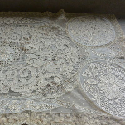 L2161　フランスアンティークレースクロス　19世紀ハンドワークフィレレース＆ホワイトワーク手刺繍ノルマンディレース 82x44cm