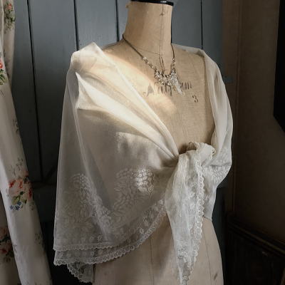 L2203　フランスアンティークレースショール　19世紀手刺繍リネンチュールレース 121x115cm