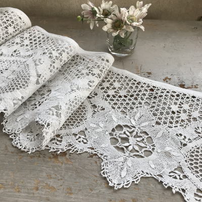 【日本発送】L2273  フランスアンティークレーストリム/テープレース/ボーダーレース　幅広リネンボビンレース 1m04