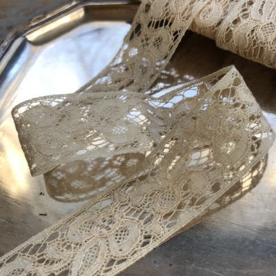 L2389 フランスアンティークレーストリム/テープレース/ボーダーレース　リネンボビンレース 3m05