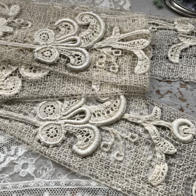 L2411 フランスアンティークレーストリム/テープレース/ボーダーレース　手刺繍＆ハンドワークリネンフィレレース 1m13