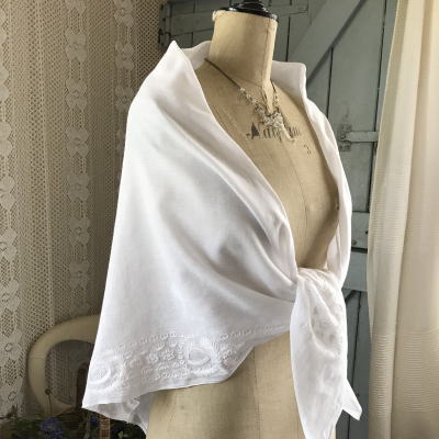 L2483 フランスアンティーク綿ローンショール　ホワイトワーク手刺繍コットンクロス 118x112cm