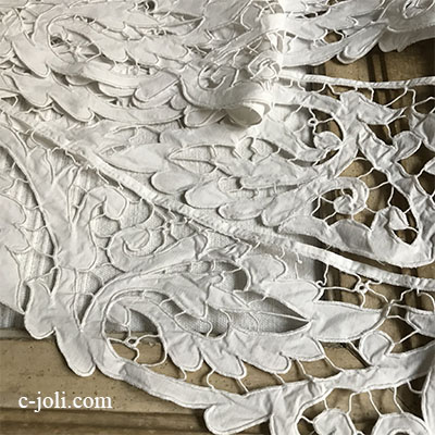 【パリ発送】L2493 フランスアンティークレーストリム/テープレース/ボーダーレース　カットワーク手刺繍リネンレース 1m73