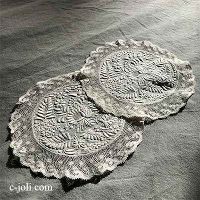 【パリ発送】L2581 フランスアンティークレース　ホワイトワーク手刺繍コットンローン＆ヴァランシエンヌレースドイリー２枚