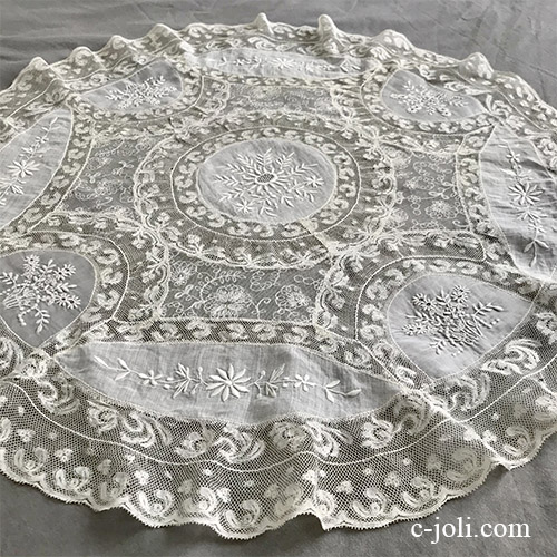 【パリ発送】L2629 フランスアンティークノルマンディーレース　ホワイトワーク手刺繍リネンローン＆ヴァランシエンヌレーステーブルクロス 直径65cm