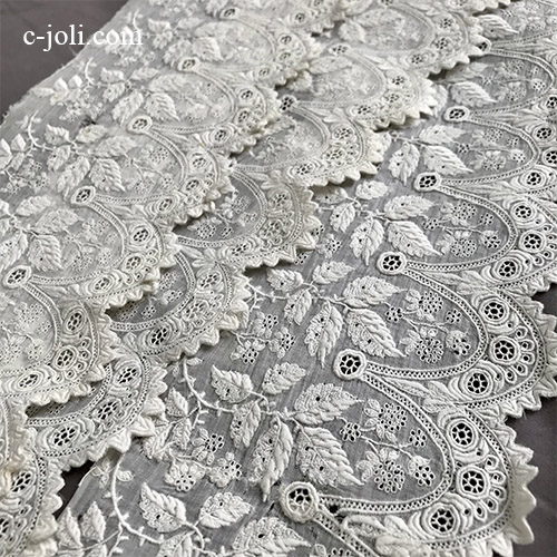 【パリ発送】L2658 フランスアンティークホワイトワーク刺繍トリム/テープレース/ボーダーレース　19世紀手刺繍コットンローン 1m48