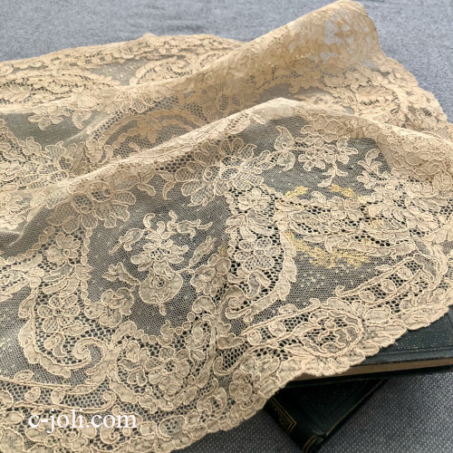 【パリ発送】L2838 フランスアンティークレースマット/テーブルセンター/テーブルマット　リネンマシーンレース 57x51cm