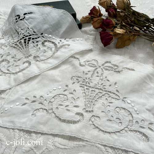 【パリ発送】L2892 フランスアンティーク刺繍クロス　ティーコージー用ホワイトワーク手刺繍クロス裏表