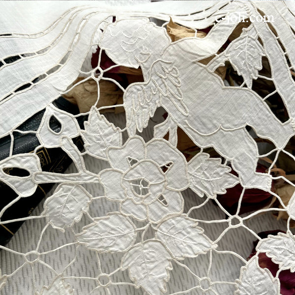 パリ発送】L2893 フランスアンティーク刺繍クロス 天使柄カットワーク