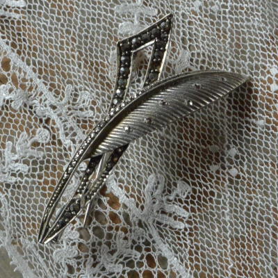 【日本発送】A-219　フランスアンティークブローチ/ヴィンテージアクセサリー　マーカサイト＆シルバー