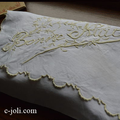 【日本発送】B1059　フランスアンティークリネンランジェリーケース/パジャマケース　Bonne nuit手刺繍リネン