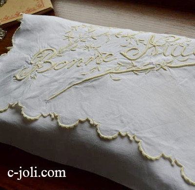 【日本発送】B1059　フランスアンティークリネンランジェリーケース/パジャマケース　Bonne nuit手刺繍リネン