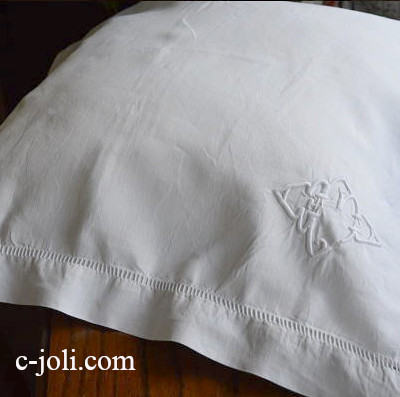 【日本発送】B1091　フランスアンティークリネンクッションケース/ピローケース　手刺繍モノグラム