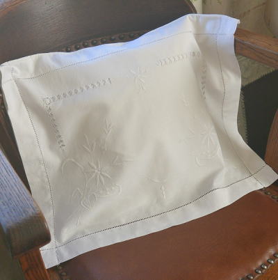 【日本発送】B1300　イギリスアンティークリネンランジェリーケース/パジャマケース　マシーン刺繍リネン 48x38cm