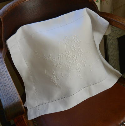【日本発送】B1304　イギリスアンティークリネンランジェリーケース/パジャマケース　マシーン刺繍リネン 48x35.5cm