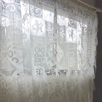 B1352　フランスアンティークレースベッドスプレッド/ベッドカバー　天使柄カットワーク手刺繍リネン＆フィレレース　177x203cm