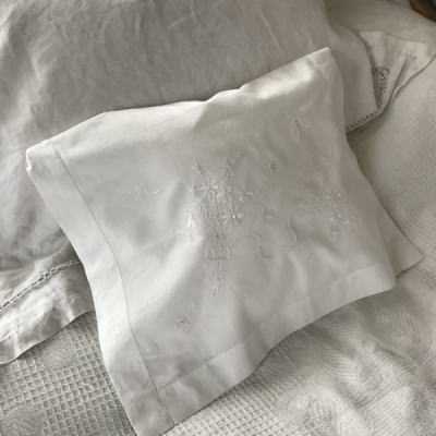 【日本発送】B1434　イギリスアンティークコットンランジェリーケース/パジャマケース　手刺繍コットン 42x32cm
