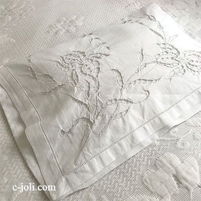 【パリ発送】B1534 フランスアンティークリネンランジェリーケース/ナイトドレスケース　カットワーク手刺繍リネン＆手刺繍モノグラム 46x31cm