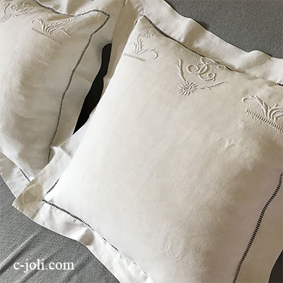 【パリ発送】B1556フランスアンティークリネンピローケース/枕カバー/クッションカバー2枚　手刺繍モノグラムリネン SC 55x56cm