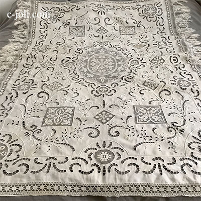 【パリ発送】B1568 フランスアンティークリネンベッドスプレッド  1900年カットワークリネン＆フィレレース＆ボビンレース 121x190cm +フリンジ