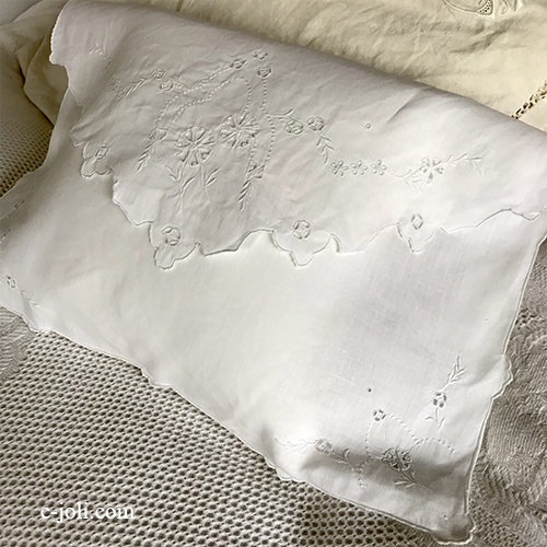 B1577 フランスアンティークリネンランジェリーケース/ナイトドレスケース　カットワーク手刺繍リネン 47x29cm