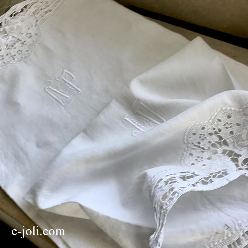 【日本発送】B1610 フランスアンティークリネンピローケース/クッションカバー　手刺繍モノグラムリネン＆ニードルポイントレース 38x237cm