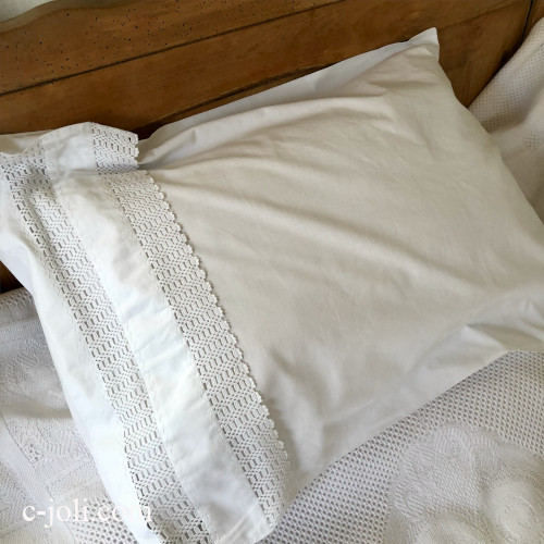 【7月発送】B1615 イギリスアンティークコットンピローケース/クッションカバー　コットン＆クロシェレース 67x51cm