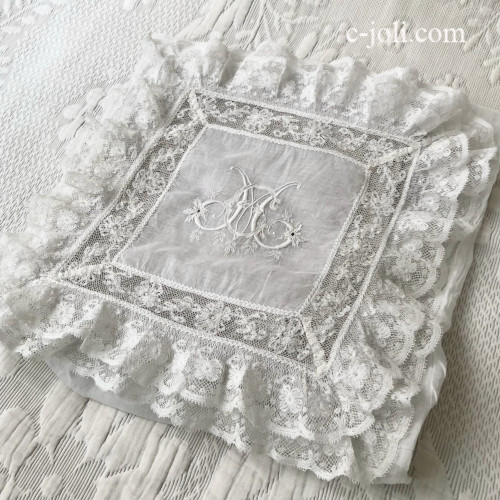 【パリ発送】B1622 フランスアンティークピローケース/クッションケース　19世紀手刺繍モノグラムリネンローン＆ヴァランシエンヌレース 36x37cm