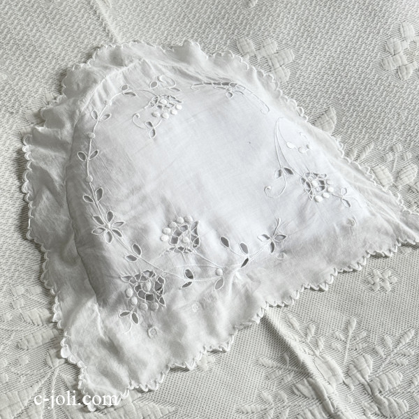 【パリ発送】B1681 フランスアンティークコットンベビーピローケース/ミニクッションケース カットワーク手刺繍コットン 35x28cm