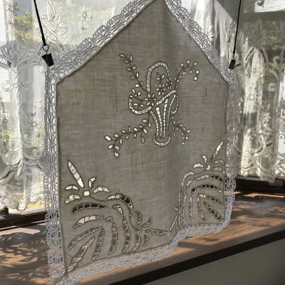 C1004 フランスアンティークリネンスモールカーテン　カットワーク手刺繍リネン＆ボビンレースカーテン 42x49cm