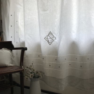 C1031 フランスアンティークリネンカフェカーテン　手刺繍モノグラム＆ドロンワークリネンカーテン 244x166cm