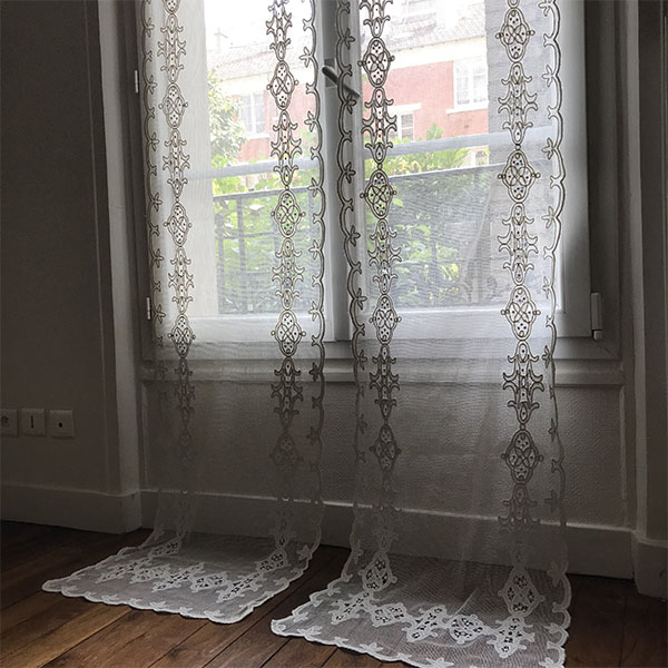 【パリ発送】C1037 フランスアンティークレースカーテン２枚　タンバー風コットンマシーンレースカーテン 2m37