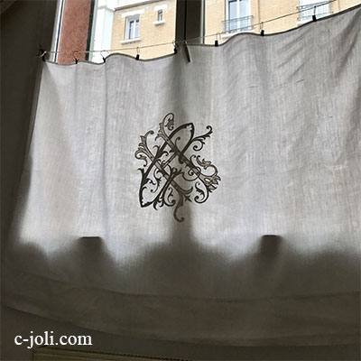 【パリ発送】C1085 フランスアンティークリネンカーテン/カフェカーテン　手刺繍モノグラムリネンクロス 124x88cm