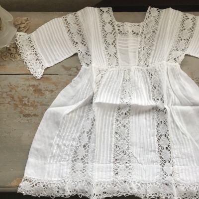 E-182　フレンチアンティークベビードレス　ハンドワーク綿ローン＆ボビンレース