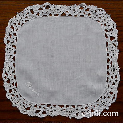 【日本発送】E-290　フランスアンティークハンカチ　20世紀初頭カットワーク手刺繍コットンハンカチ