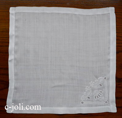 【日本発送】E-350　フランスアンティークハンカチ　手刺繍綿ローンハンカチ