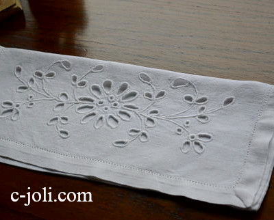 【日本発送】E-369　フランスアンティークリネンテーブルナプキンケース　カットワーク手刺繍リネン