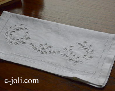 【日本発送】E-370　フランスアンティークリネンテーブルナプキンケース　カットワーク手刺繍リネン