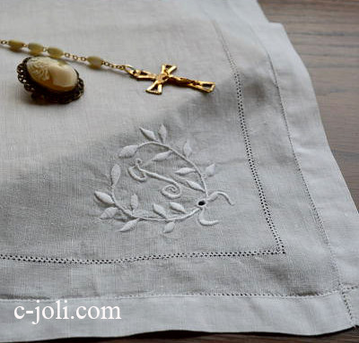 【日本発送】E-470  フランスアンティークハンカチ　手刺繍コットンハンカチ 37x36cm