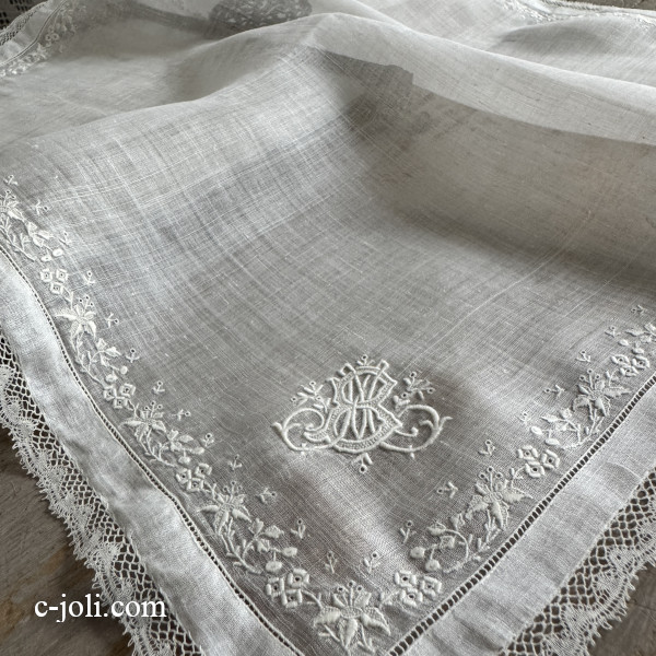 【日本発送】E-558　フランスアンティークリネンハンカチ　19世紀ホワイトワーク手刺繍ローン＆ボビンレース 35x34cm